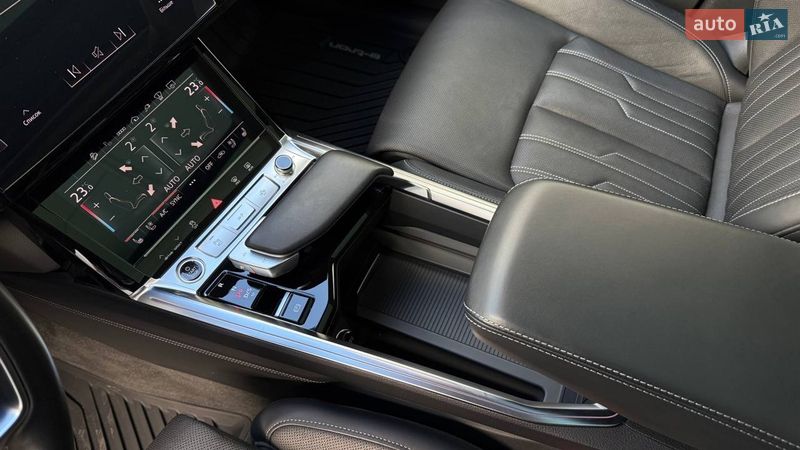 Позашляховик / Кросовер Audi Q8 e-tron 2023 в Києві