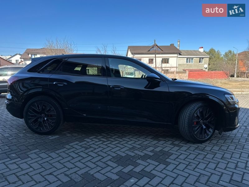 Позашляховик / Кросовер Audi Q8 e-tron 2024 в Рівному