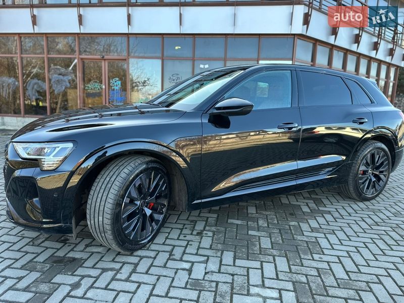 Позашляховик / Кросовер Audi Q8 e-tron 2024 в Рівному
