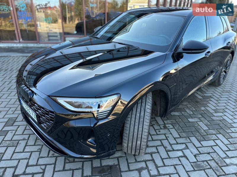 Позашляховик / Кросовер Audi Q8 e-tron 2024 в Рівному