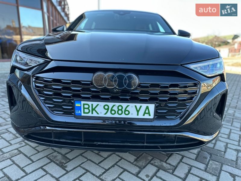 Позашляховик / Кросовер Audi Q8 e-tron 2024 в Рівному