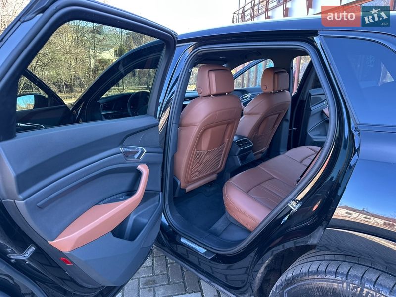 Позашляховик / Кросовер Audi Q8 e-tron 2024 в Рівному