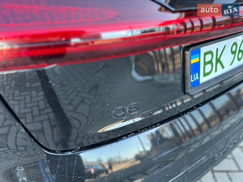 Позашляховик / Кросовер Audi Q8 e-tron 2024 в Рівному