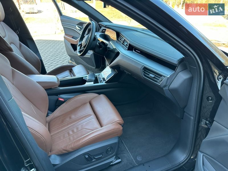 Позашляховик / Кросовер Audi Q8 e-tron 2024 в Рівному