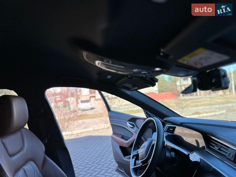 Позашляховик / Кросовер Audi Q8 e-tron 2024 в Рівному