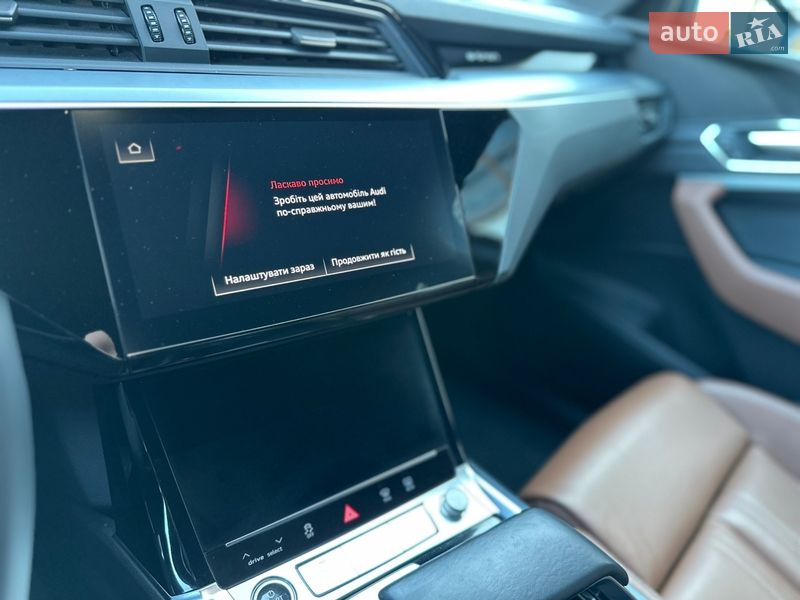 Позашляховик / Кросовер Audi Q8 e-tron 2024 в Рівному
