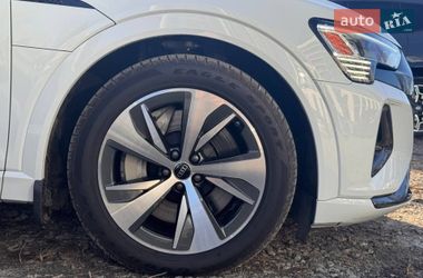 Внедорожник / Кроссовер Audi Q8 e-tron 2023 в Киеве