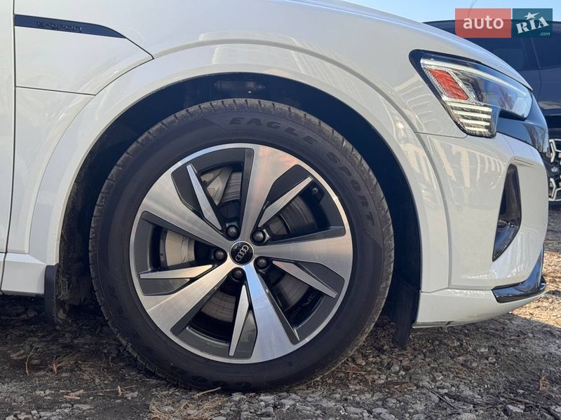 Внедорожник / Кроссовер Audi Q8 e-tron 2023 в Киеве
