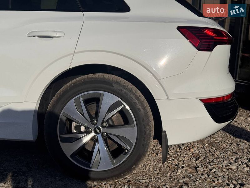 Внедорожник / Кроссовер Audi Q8 e-tron 2023 в Киеве