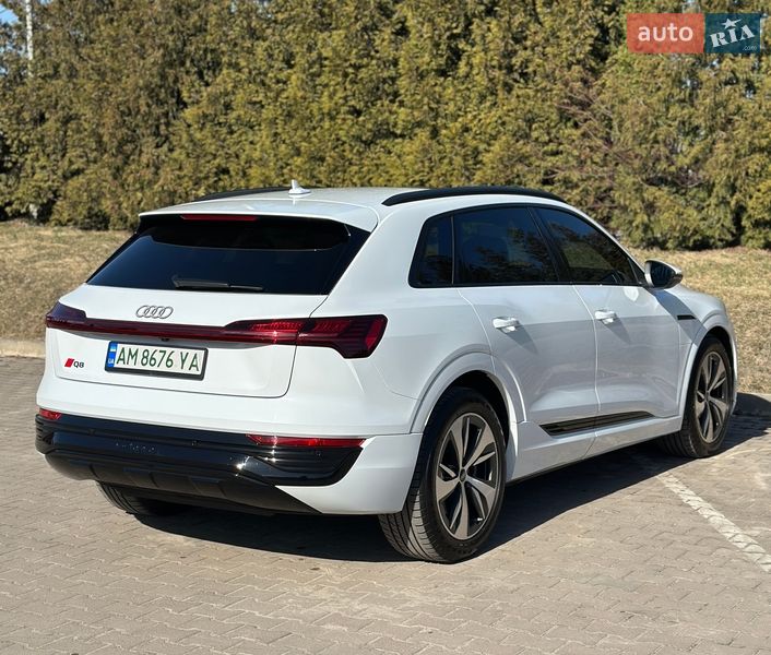 Внедорожник / Кроссовер Audi Q8 e-tron 2024 в Киеве