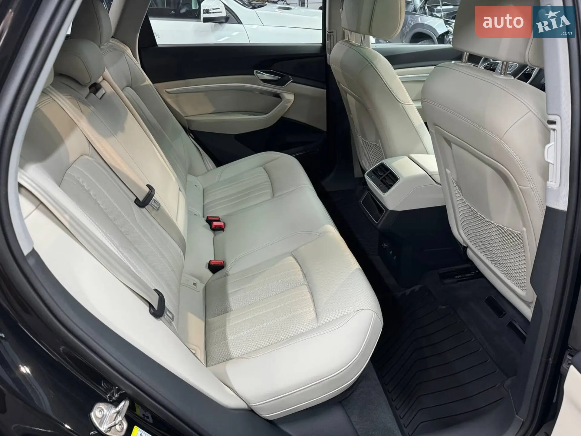 2023 Audi Q8 - мініатюра 24