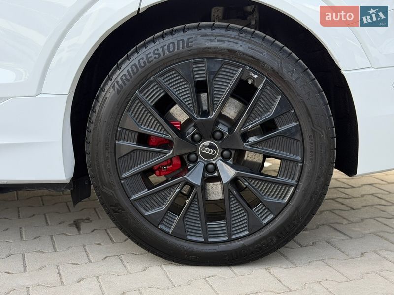 Внедорожник / Кроссовер Audi Q8 e-tron 2023 в Хмельницком
