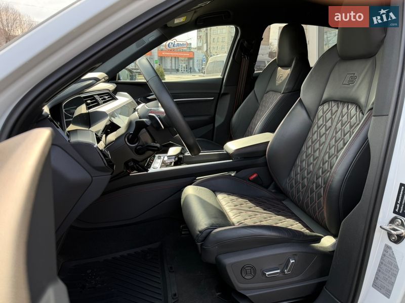 Внедорожник / Кроссовер Audi Q8 e-tron 2023 в Хмельницком