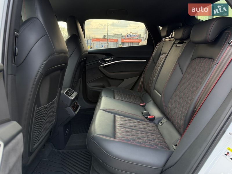 Внедорожник / Кроссовер Audi Q8 e-tron 2023 в Хмельницком