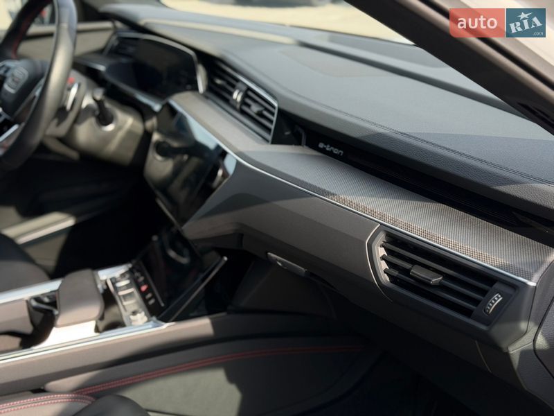 Внедорожник / Кроссовер Audi Q8 e-tron 2023 в Хмельницком