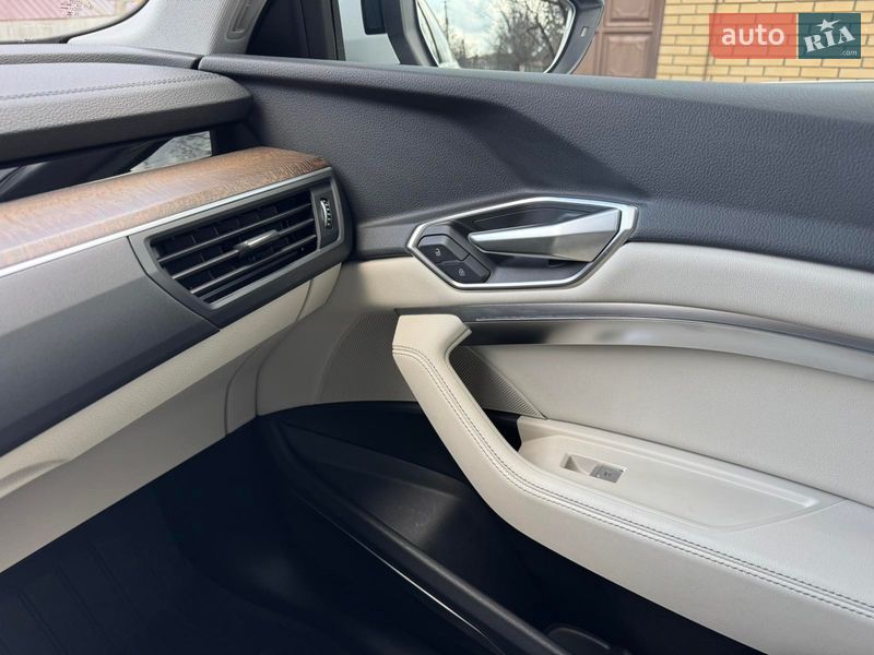 Внедорожник / Кроссовер Audi Q8 e-tron 2023 в Харькове