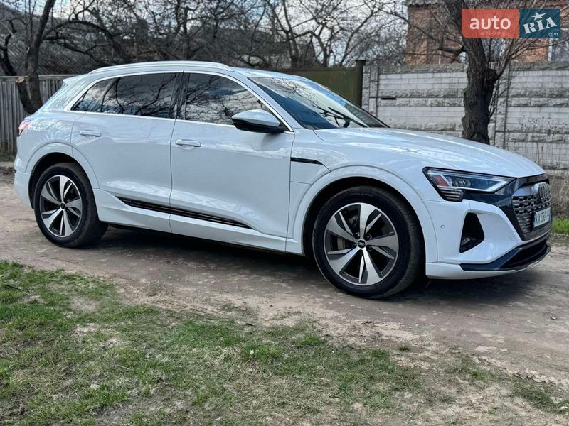 Внедорожник / Кроссовер Audi Q8 e-tron 2023 в Харькове