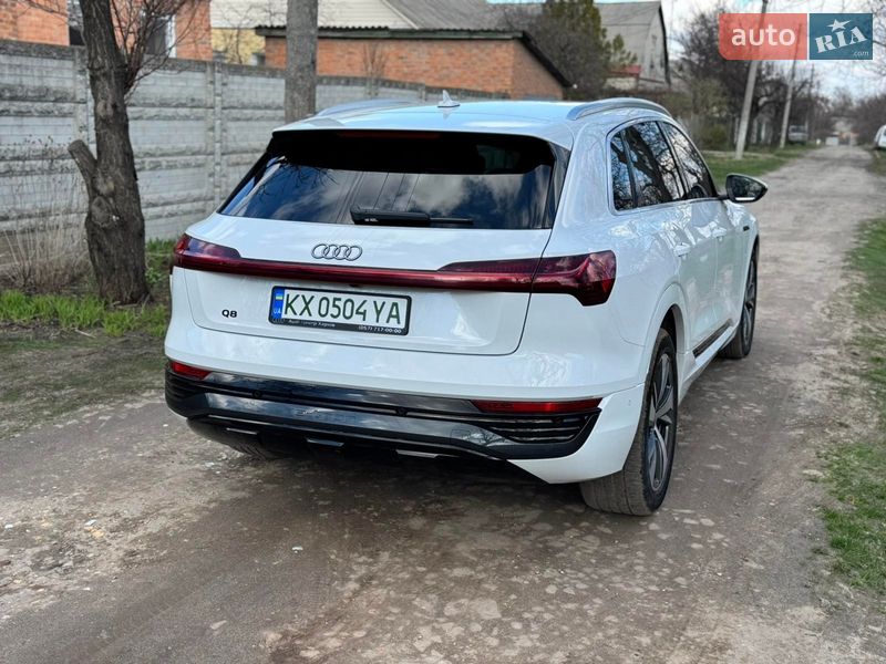Внедорожник / Кроссовер Audi Q8 e-tron 2023 в Харькове