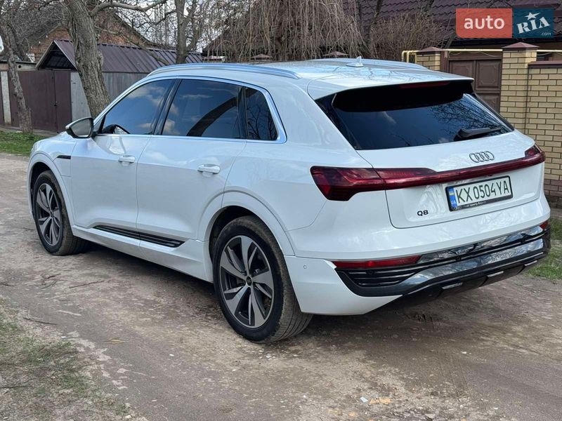 Внедорожник / Кроссовер Audi Q8 e-tron 2023 в Харькове