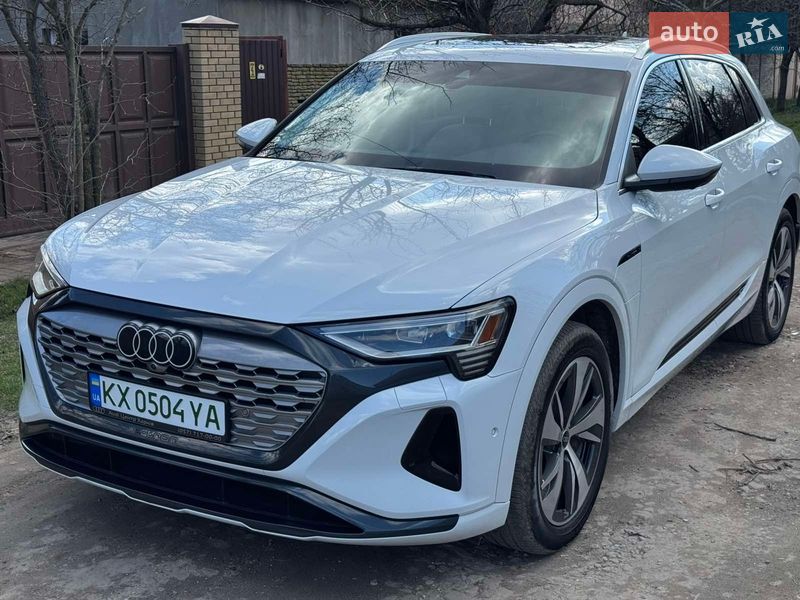 Внедорожник / Кроссовер Audi Q8 e-tron 2023 в Харькове