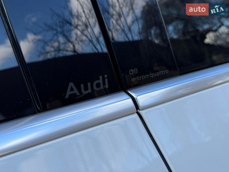 Внедорожник / Кроссовер Audi Q8 e-tron 2023 в Харькове