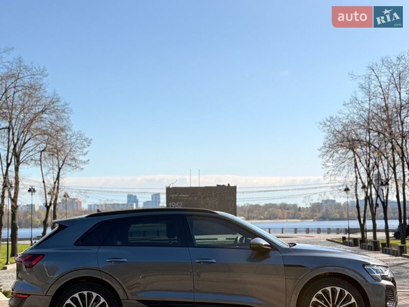 Внедорожник / Кроссовер Audi Q8 e-tron 2024 в Киеве