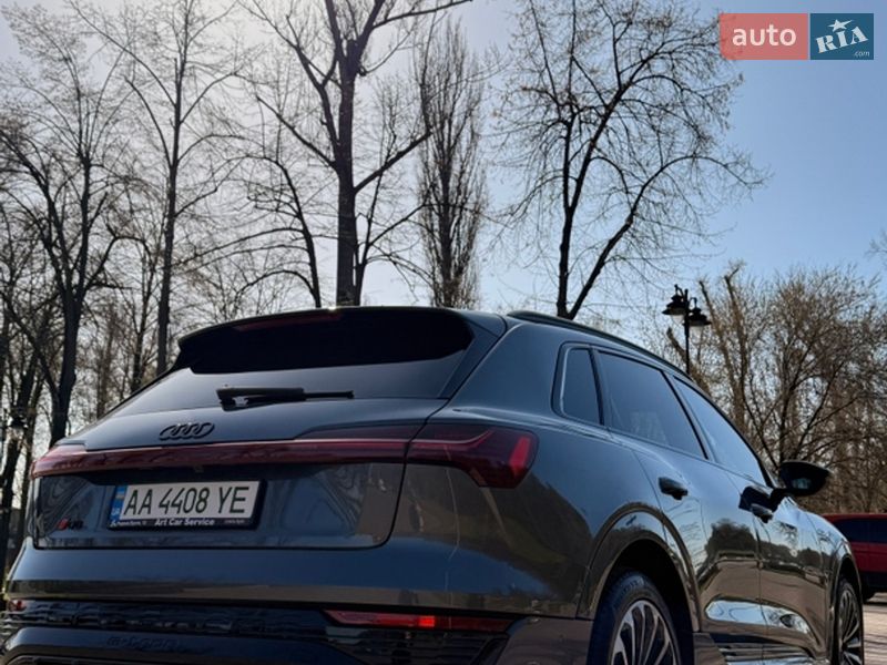 Внедорожник / Кроссовер Audi Q8 e-tron 2024 в Киеве