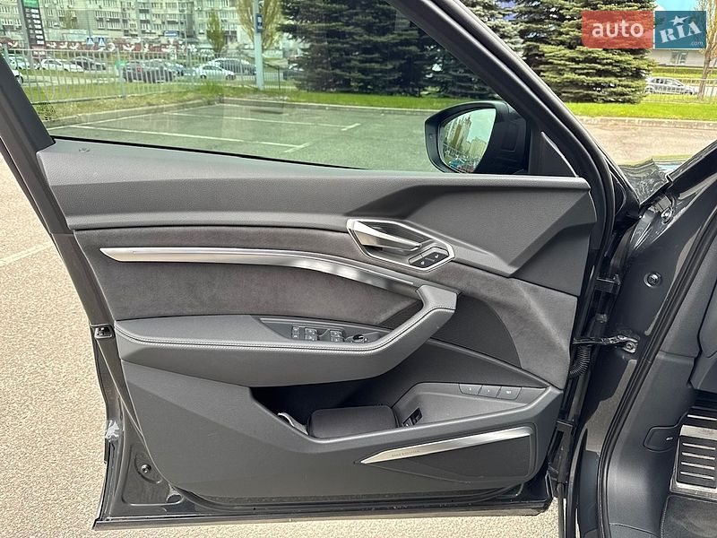 Внедорожник / Кроссовер Audi Q8 e-tron 2024 в Киеве