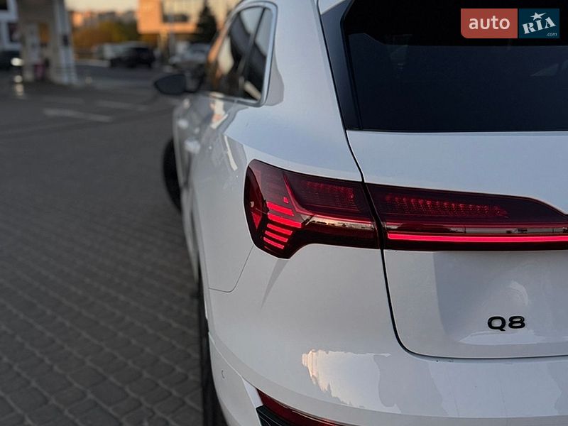 Внедорожник / Кроссовер Audi Q8 e-tron 2023 в Львове