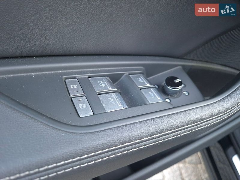 Позашляховик / Кросовер Audi Q8 e-tron 2023 в Києві
