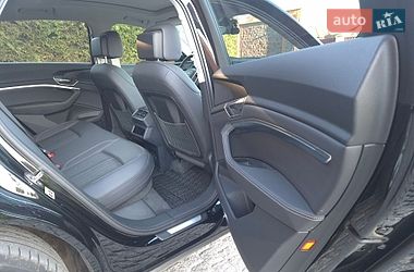Позашляховик / Кросовер Audi Q8 e-tron 2023 в Києві