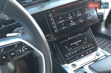 Позашляховик / Кросовер Audi Q8 e-tron 2023 в Києві