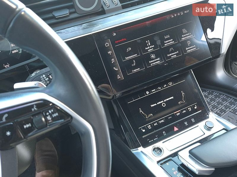 Позашляховик / Кросовер Audi Q8 e-tron 2023 в Києві