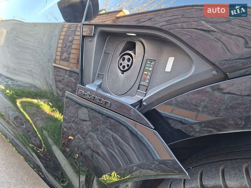 Позашляховик / Кросовер Audi Q8 e-tron 2023 в Києві