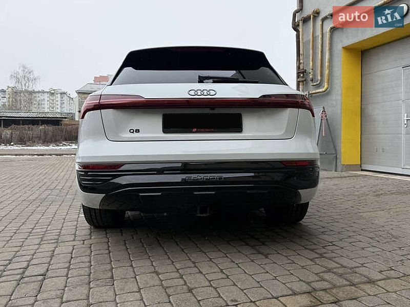 Внедорожник / Кроссовер Audi Q8 e-tron 2023 в Ужгороде