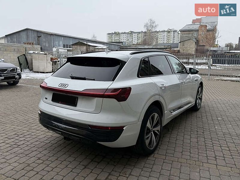 Внедорожник / Кроссовер Audi Q8 e-tron 2023 в Ужгороде