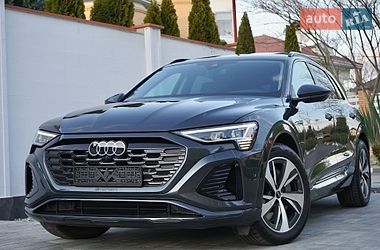 Позашляховик / Кросовер Audi Q8 e-tron 2023 в Львові