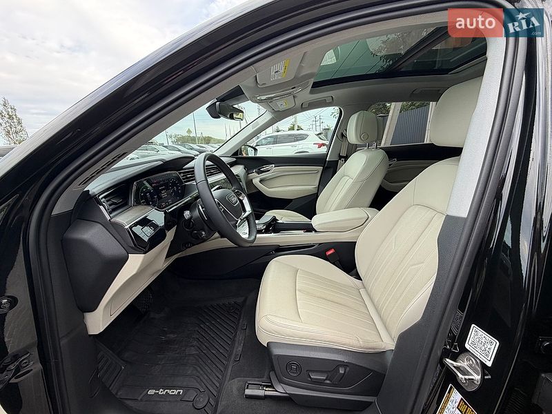 Позашляховик / Кросовер Audi Q8 e-tron 2023 в Львові