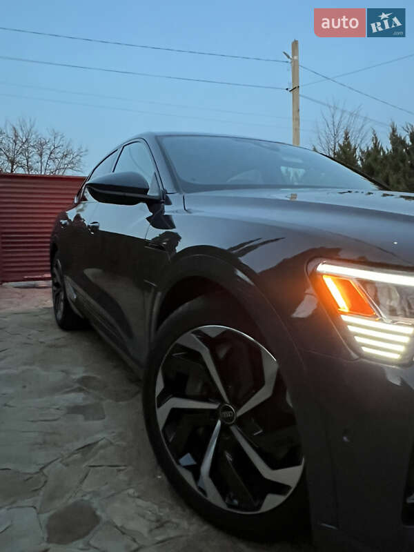 Внедорожник / Кроссовер Audi Q8 Sportback e-tron 2023 в Харькове