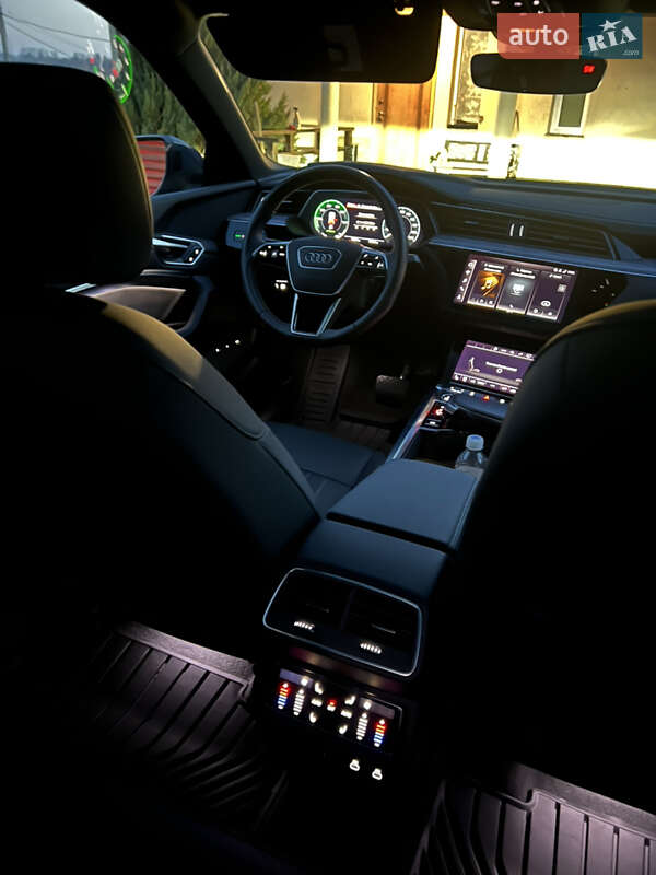 Внедорожник / Кроссовер Audi Q8 Sportback e-tron 2023 в Харькове