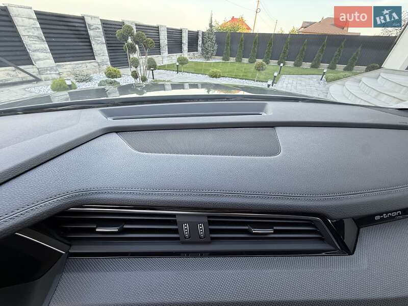 Внедорожник / Кроссовер Audi Q8 Sportback e-tron 2023 в Черновцах