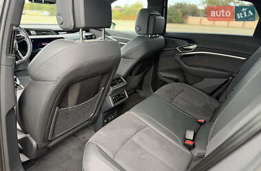 Внедорожник / Кроссовер Audi Q8 Sportback e-tron 2023 в 