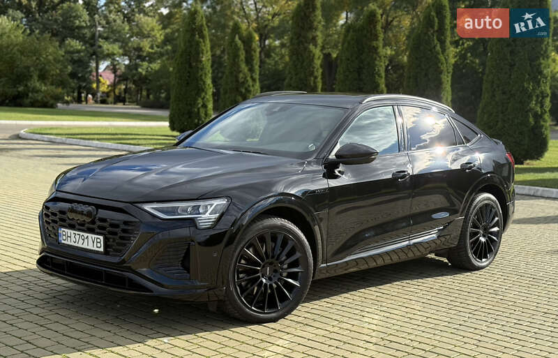 Внедорожник / Кроссовер Audi Q8 Sportback e-tron 2023 в 