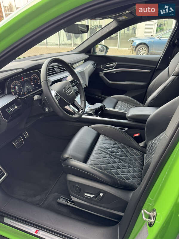 Позашляховик / Кросовер Audi Q8 Sportback e-tron 2023 в Рівному
