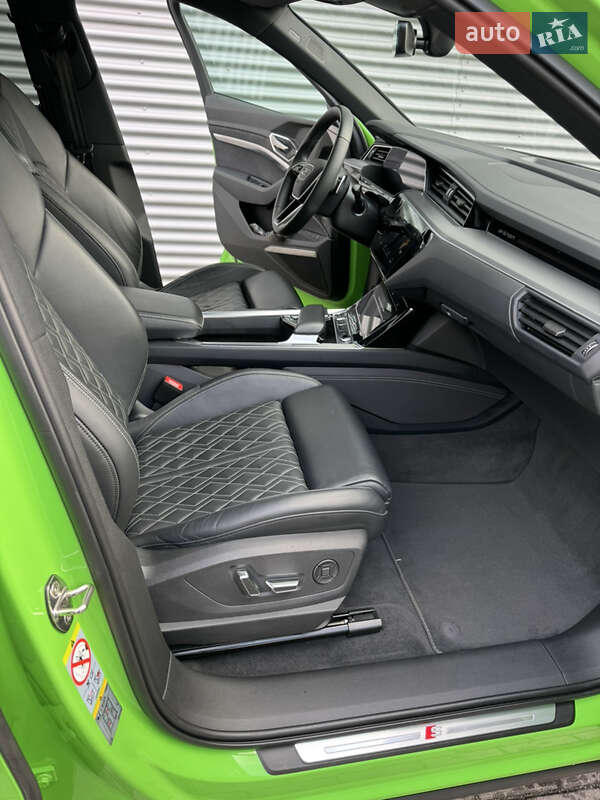 Позашляховик / Кросовер Audi Q8 Sportback e-tron 2023 в Рівному