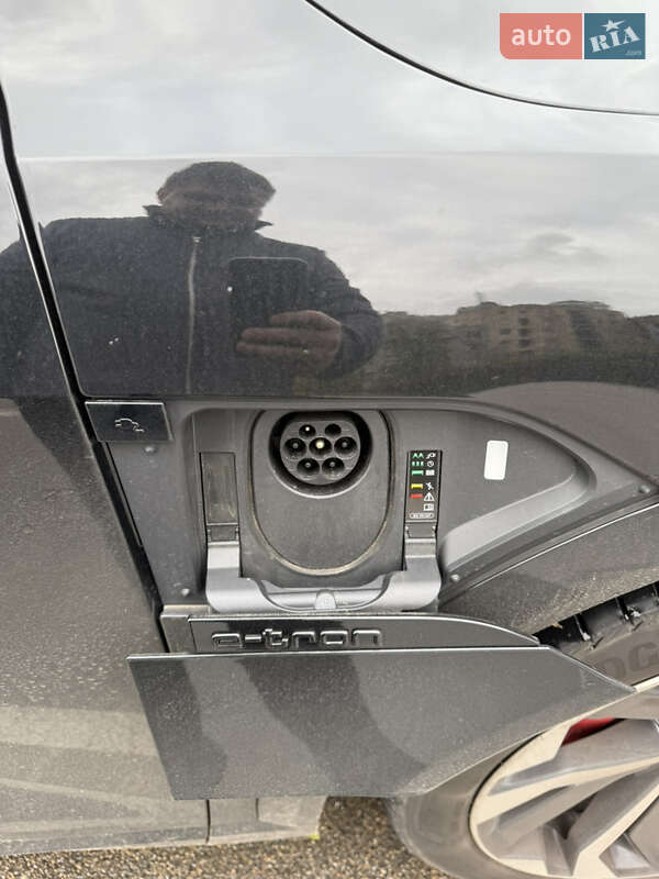 Внедорожник / Кроссовер Audi Q8 Sportback e-tron 2023 в Киеве фото 10 Внедорожник / Кроссовер Audi Q8 Sportback e-tron 2023 в Киеве