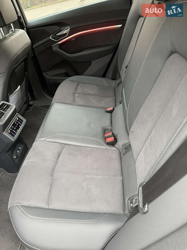 Внедорожник / Кроссовер Audi Q8 Sportback e-tron 2023 в Киеве фото 17 Внедорожник / Кроссовер Audi Q8 Sportback e-tron 2023 в Киеве