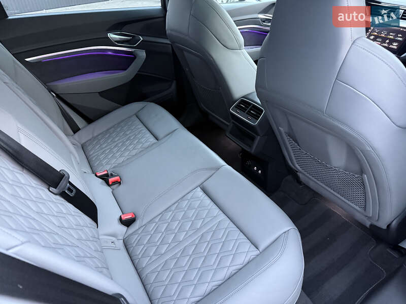 Позашляховик / Кросовер Audi Q8 Sportback e-tron 2023 в Мукачевому фото 31 Позашляховик / Кросовер Audi Q8 Sportback e-tron 2023 в Мукачевому
