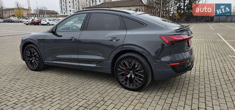 Позашляховик / Кросовер Audi Q8 Sportback e-tron 2024 в Тернополі