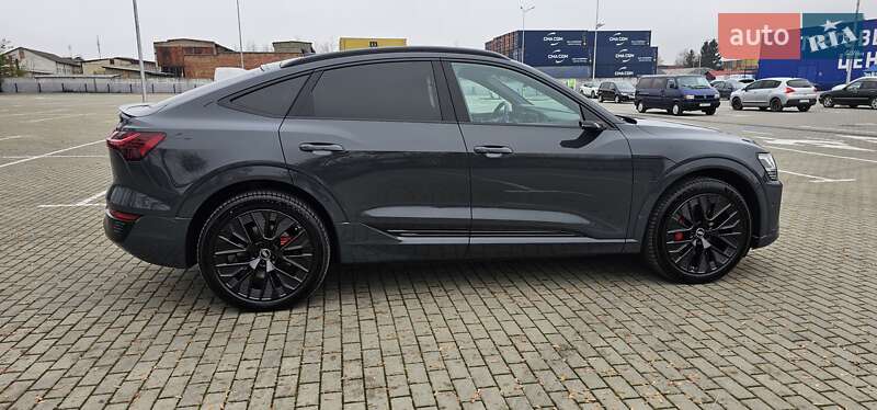 Позашляховик / Кросовер Audi Q8 Sportback e-tron 2024 в Тернополі